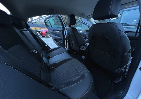 Opel Insignia cena 68900 przebieg: 142000, rok produkcji 2018 z Stronie Śląskie małe 704